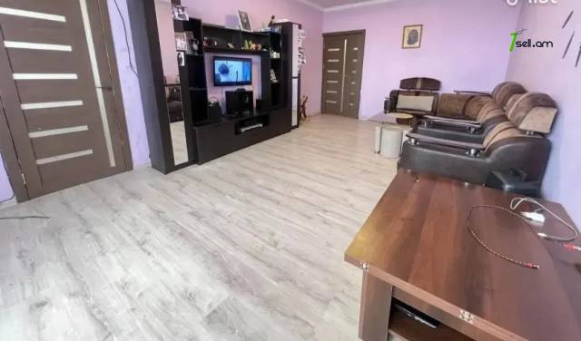 4 սենյականոց բնակարան Գուսան Շերամի փողոցում, 100 քմ, կապիտալ վերանորոգված, քարե շենք