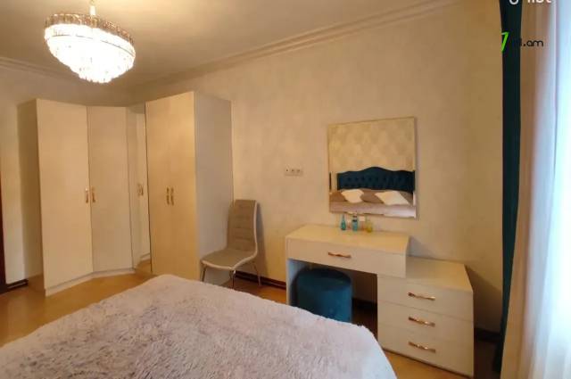 3 սենյականոց բնակարան Վարդանանց փողոցում, 86 ք.մ., 2/5 հարկ, 2 սանհանգույց, բարձր առաստաղներ