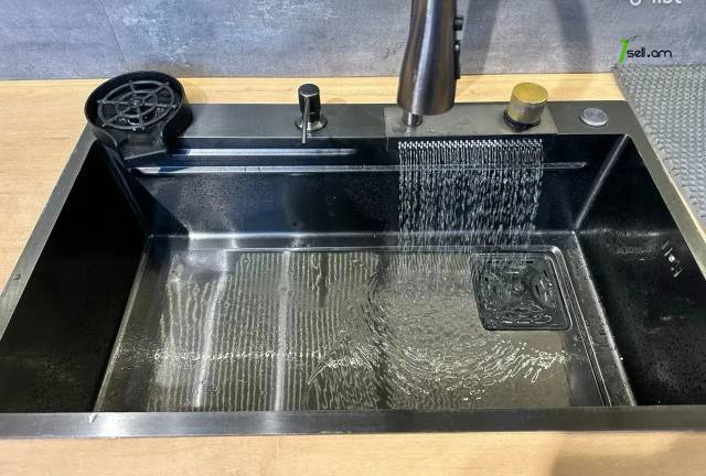 4 սենյականոց բնակարան, Նորաշեն թաղամաս, 83 ք.մ., 11/16 հարկ, 2 սանհանգույց, կապիտալ վերանորոգված