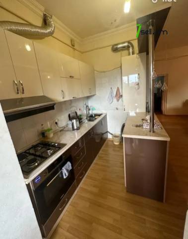 3 սենյականոց բնակարան Ազատության պողոտայում, 67 քմ, նախավերջին հարկ, բարձր առաստաղներ