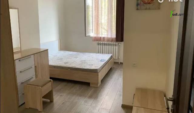 2 սենյականոց բնակարան Արամ Խաչատրյանի փողոցում, 47 ք.մ., նախավերջին հարկ, կապիտալ վերանորոգված