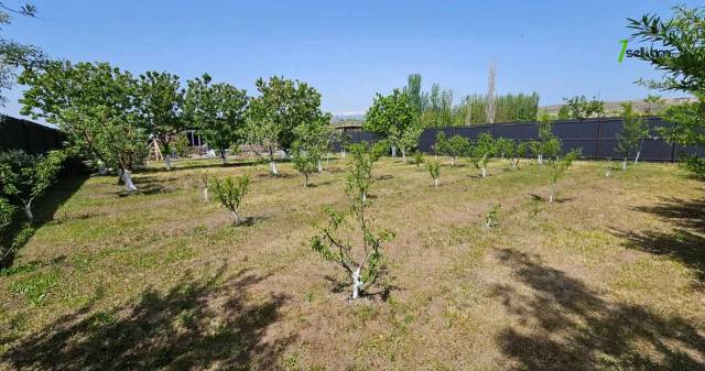 Մեկ հարկանի քարե տուն Վանի Հերոսների փողոցում Աշտարակում, 1170 քմ, կոսմետիկ վերանորոգում