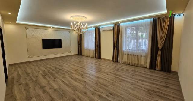 Երկու հարկանի քարե տուն Նոր Արեշի 7-րդ փողոցում Էրեբունիում, 520 քմ, 3+ սանհանգույց