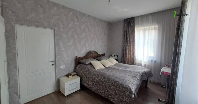 Երկու հարկանի քարե տուն 25-րդ փողոցում Զովունիում, 150 ք.մ., կապիտալ վերանորոգված