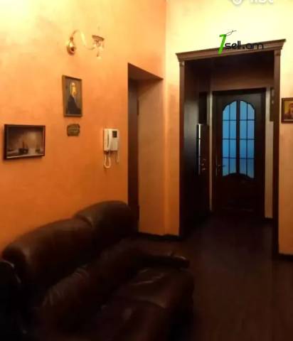 5 սենյականոց բնակարան կենտրոնում, 120 ք.մ., 2 սանհանգույց, բարձր առաստաղներ, 2/5 հարկ