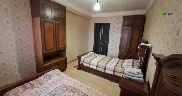 3 սենյականոց բնակարան Պարոնյան փողոցում, 115 քմ, նախավերջին հարկ, կապիտալ վերանորոգված