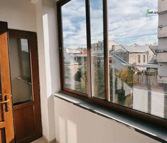 4 սենյականոց բնակարան նորակառույց շենքում Հովսեփ Էմինի փողոցում, 97 ք.մ., 2/5 հարկ, 2 սանհանգույց