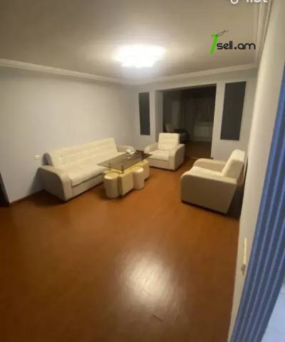 3 սենյականոց բնակարան Ռոստովյան փողոցում, 80 ք.մ., 1/5 հարկ, կապիտալ վերանորոգված, քարե շենք