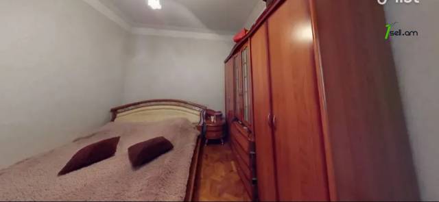 3 սենյականոց բնակարան Պարոնյան փողոցում, 95 ք.մ., 2/4 հարկ, կոսմետիկ վերանորոգում, քարե շենք