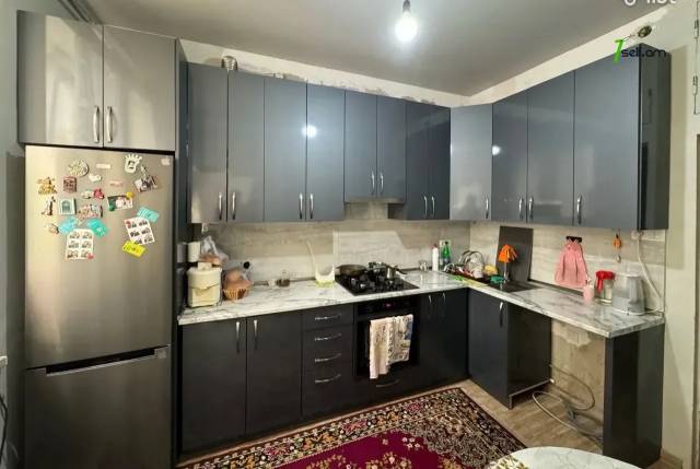 2 սենյականոց բնակարան Նիկողայոս Տիգրանյան փողոցում, 56 քմ, բարձր առաստաղներ, մասնակի վերանորոգում