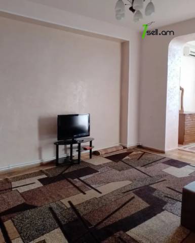 3 սենյականոց բնակարան Սայաթ-Նովայի պողոտայում, 86 ք.մ., բարձր առաստաղներ, կոսմետիկ վերանորոգում