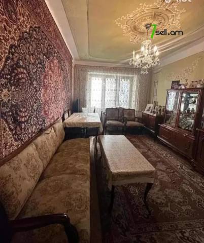 2 սենյականոց բնակարան Կուրղինյան փողոցում, 72 ք.մ., 2/4 հարկ, քարե շենք