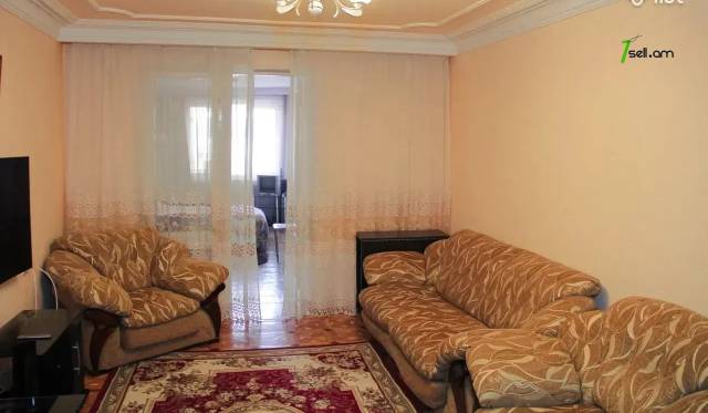 4 սենյականոց բնակարան Դրոյի փողոցում, 91 ք.մ., կապիտալ վերանորոգված, քարե շենք