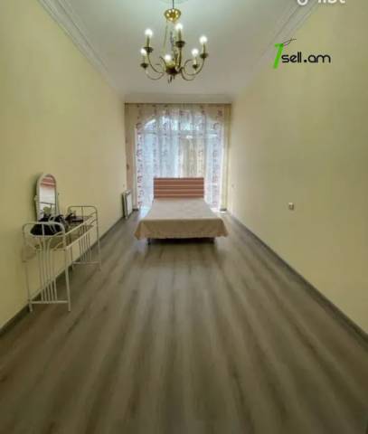 Չորս հարկանի քարե տուն Սիմեոն Երևանցու փողոցում կենտրոնում, 550 ք.մ., 3+ սանհանգույց