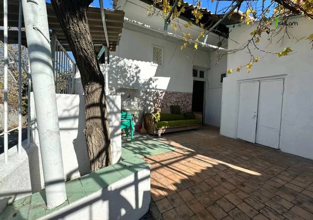 Մեկ հարկանի քարե տուն Սարի Թաղ 1-ին փողոցում կենտրոնում, 205 ք.մ., կոսմետիկ վերանորոգում