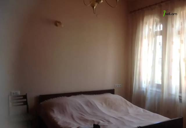 Երկու հարկանի քարե տուն Վարշավյան փողոցում Քանաքեռ Զեյթունում, 800 ք.մ., կապիտալ վերանորոգված