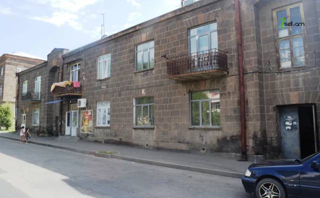 5 սենյականոց բնակարան Ավետիք Իսահակյանի փողոցում, 227 ք.մ., 2 սանհանգույց, բարձր առաստաղներ