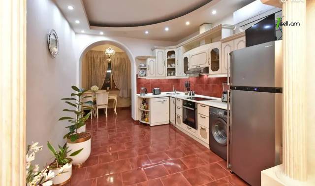 4 սենյականոց բնակարան Էրեբունու փողոցում, 104 ք.մ., 3/5 հարկ, բարձր առաստաղներ