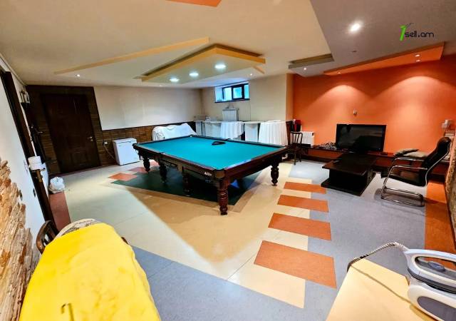 Երկու հարկանի քարե տուն Ծարավ Աղբյուրի փողոցում Ավանում, 1650 ք.մ., 3+ սանհանգույց