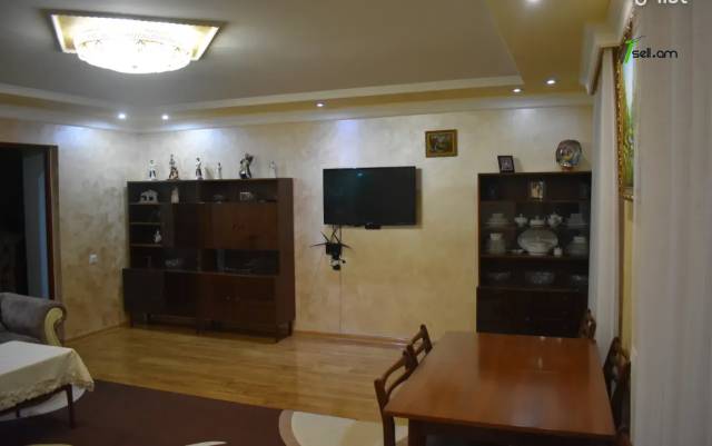 5 սենյականոց բնակարան Դրոյի փողոցում, 124 քմ, նախավերջին հարկ, 2 սանհանգույց, մի քանի պատշգամբ