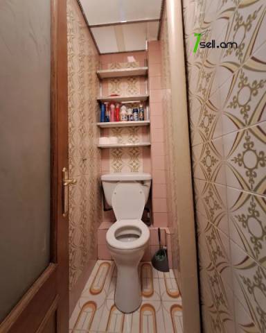 3 սենյականոց բնակարան Բարբյուսի փողոցում, 94 ք.մ., մի քանի պատշգամբ, քարե շենք