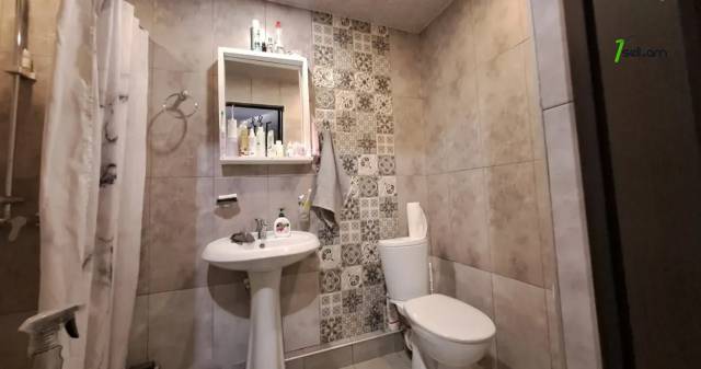 3 սենյականոց բնակարան Պարոնյան փողոցում, 115 քմ, նախավերջին հարկ, կապիտալ վերանորոգված