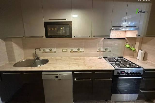 3 սենյականոց բնակարան Կարախանյան փողոցում, 90 ք.մ., 2/9 հարկ, կապիտալ վերանորոգված