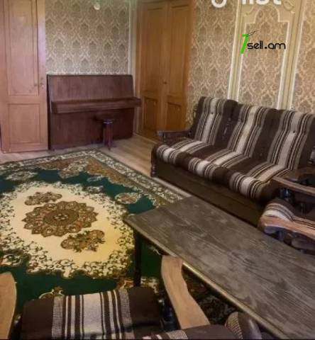 2 սենյականոց բնակարան Սայաթ-Նովայի պողոտայում, 72 ք.մ., մի քանի պատշգամբ, 8/10 հարկ