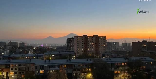 2 սենյականոց բնակարան նորակառույց շենքում Շինարարների փողոցում, 43 ք.մ., բարձր առաստաղներ