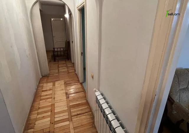 3 սենյականոց բնակարան Ամիրյան փողոցում, 100 ք.մ., 12/16 հարկ, 2 սանհանգույց, կոսմետիկ վերանորոգում