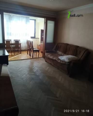 3 սենյականոց բնակարան Ջրվեժի 1-ին փողոցում, 80 ք.մ., 2 սանհանգույց, մի քանի պատշգամբ