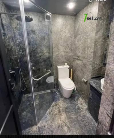 2 սենյականոց բնակարան Կոմիտասի պողոտայում, 56 քմ, 2/5 հարկ, կապիտալ վերանորոգված, քարե շենք