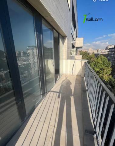 3 սենյականոց բնակարան նորակառույց շենքում Արամ Խաչատրյան փողոցում, 93 ք.մ., բարձր առաստաղներ