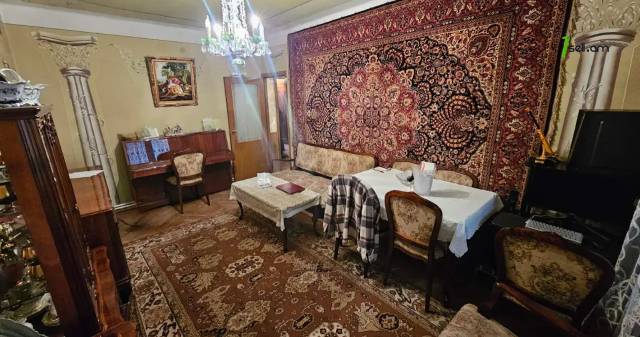 2 սենյականոց բնակարան Կուրղինյան փողոցում, 65 ք.մ., 2/5 հարկ, մասնակի վերանորոգում, քարե շենք