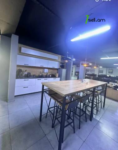 Գրասենյակային տարածք Պարոնյան փողոցում կենտրոնում, 1200 քմ