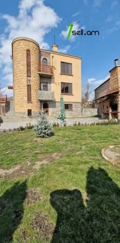 Երեք հարկանի քարե տուն Պտղնիում, 1300 ք.մ., 3+ սանհանգույց, եվրովերանորոգված