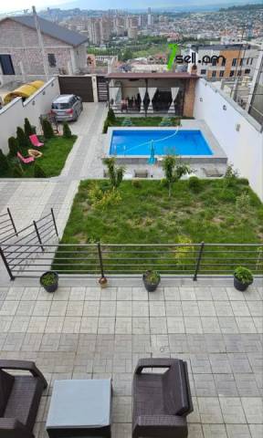 Երկու հարկանի քարե տուն Պետրոս Դուրյանի փողոցում Ավանում, 800 քմ, 2 սանհանգույց