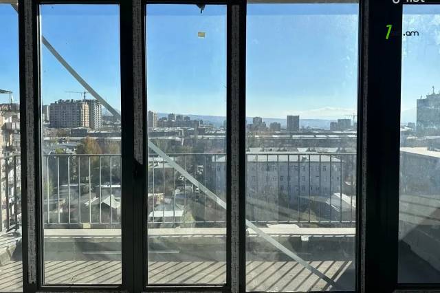 4 սենյականոց բնակարան նորակառույց շենքում Արամ Խաչատրյան փողոցում, 139 ք.մ., 2 սանհանգույց