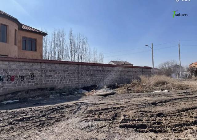 Հողատարածք բնակելի շինությունների համար Ավանում, 960 ք.մ.