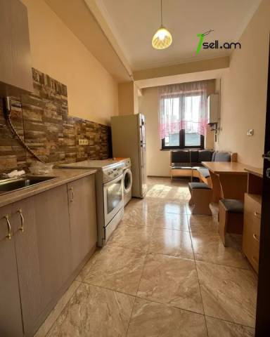 3 սենյականոց բնակարան Մարշալ Խուդյակովի փողոցում, 80 քմ, 2/4 հարկ, 2 սանհանգույց, բարձր առաստաղներ