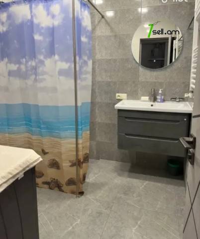 2 սենյականոց բնակարան Արամ Խաչատրյան փողոցում, 55 ք.մ., մի քանի պատշգամբ, նախավերջին հարկ