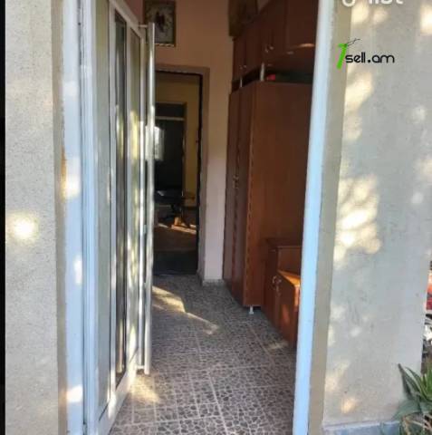 Երկու հարկանի քարե տուն Շոպրոնի փողոցում Նոր Նորքում, 200 քմ, մեծ հողամաս, կոսմետիկ վերանորոգում