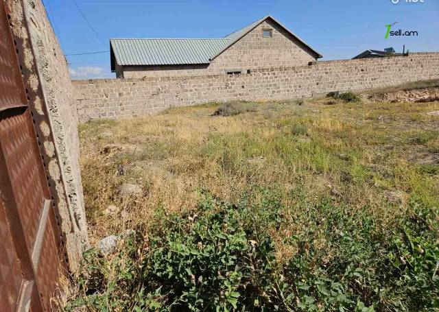 Հողատարածք բնակելի շինությունների համար Զովունիում, 1000 ք.մ.