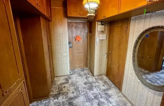 2 սենյականոց բնակարան Նաիրի Զարյան փողոցում, 46 քմ, նախավերջին հարկ, մասնակի վերանորոգում, քարե շենք