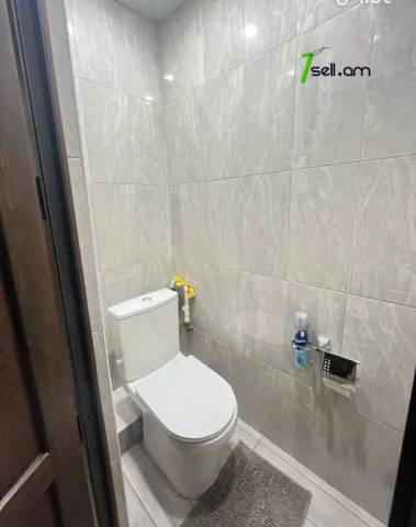 4 սենյականոց բնակարան Դավիթ Մալյան փողոցում, 103 ք.մ., 1/5 հարկ, 2 սանհանգույց, եվրովերանորոգված