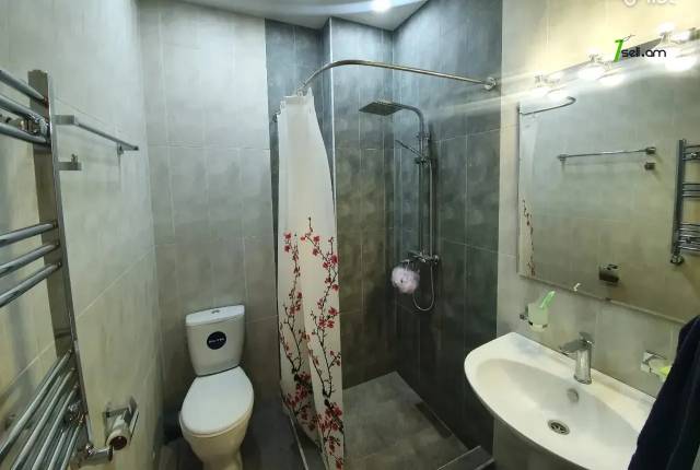 4 սենյականոց բնակարան նորակառույց շենքում Նիկողայոս Ադոնցի փողոցում, 124 ք.մ., 2 սանհանգույց