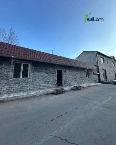 Մեկ հարկանի քարե տուն Բադալ Մուրադյանի փողոցում Նոր Նորքում, 71 քմ, կապիտալ վերանորոգված