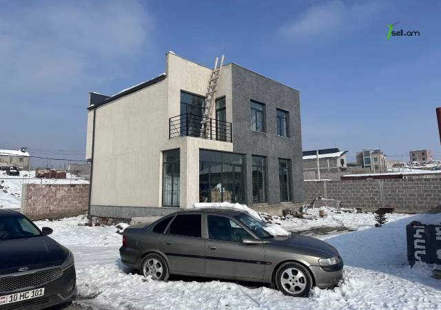 Երկու հարկանի տուն Մինսկի փողոցում Նոր Նորքում, 220 ք.մ., 2 սանհանգույց, մասնակի վերանորոգում