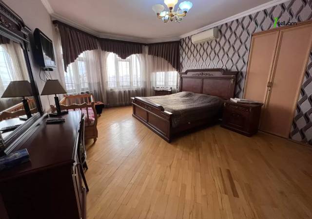 Երկու հարկանի քարե տուն Անտառային փողոցում կենտրոնում, 350 ք.մ., 3+ սանհանգույց, եվրովերանորոգված