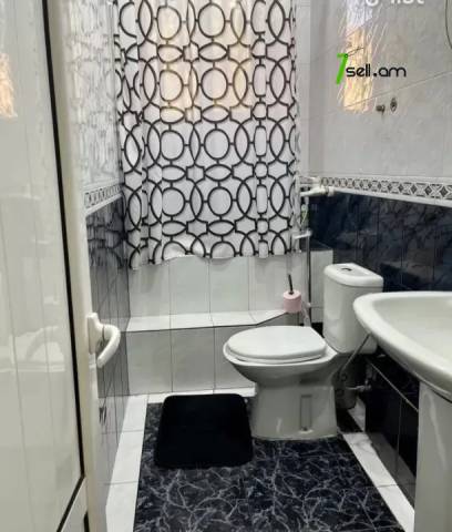 Չորս հարկանի քարե տուն Սիմեոն Երևանցու փողոցում կենտրոնում, 550 ք.մ., 3+ սանհանգույց